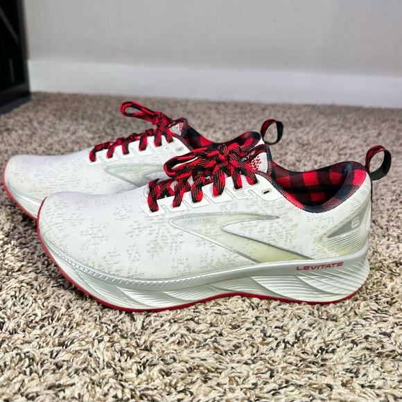 Brooks Shoes - Brooks Levitate 6 Run Merry Christmas Running Shoes Women’s Size 8 White Red